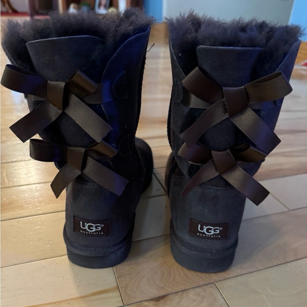 Ugg Bailey bow boot size 8
